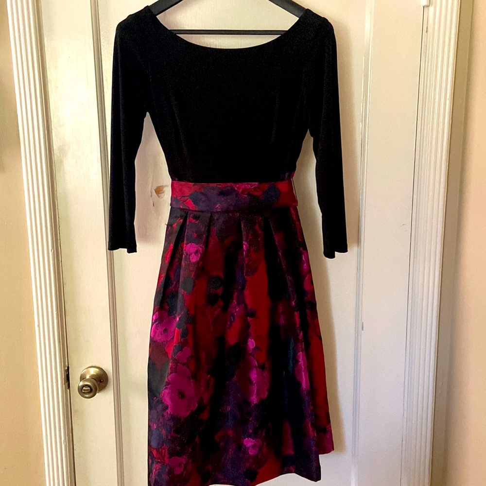 Gorgeous Eliza J. Tea length dress